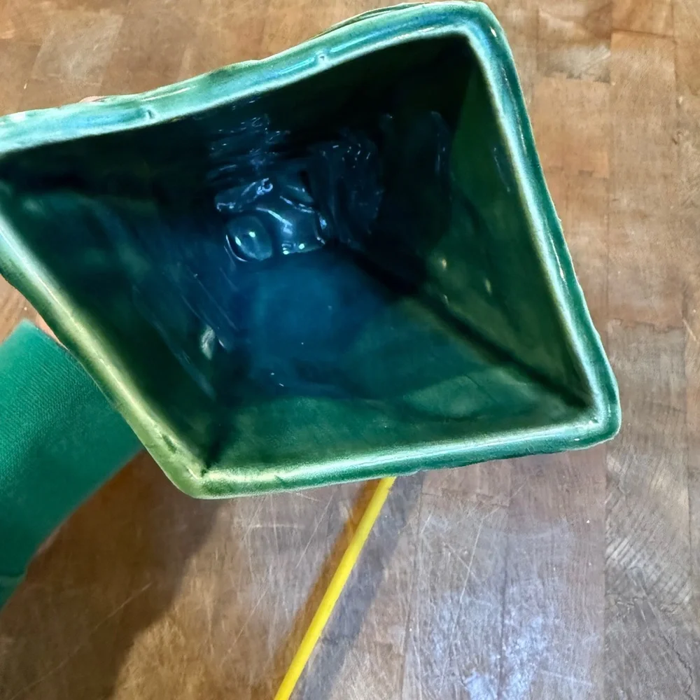 Vintage Mid Century Pottery Ceramic Glossy Green Unique Shape Fish Stamp Vase - Picture 11 of 16